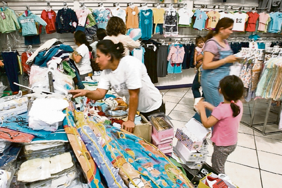 El consumidor educado e informado toma mejores decisiones sobre los productos que elige y compra. (Foto Prensa Libre: Daniel Herrera)