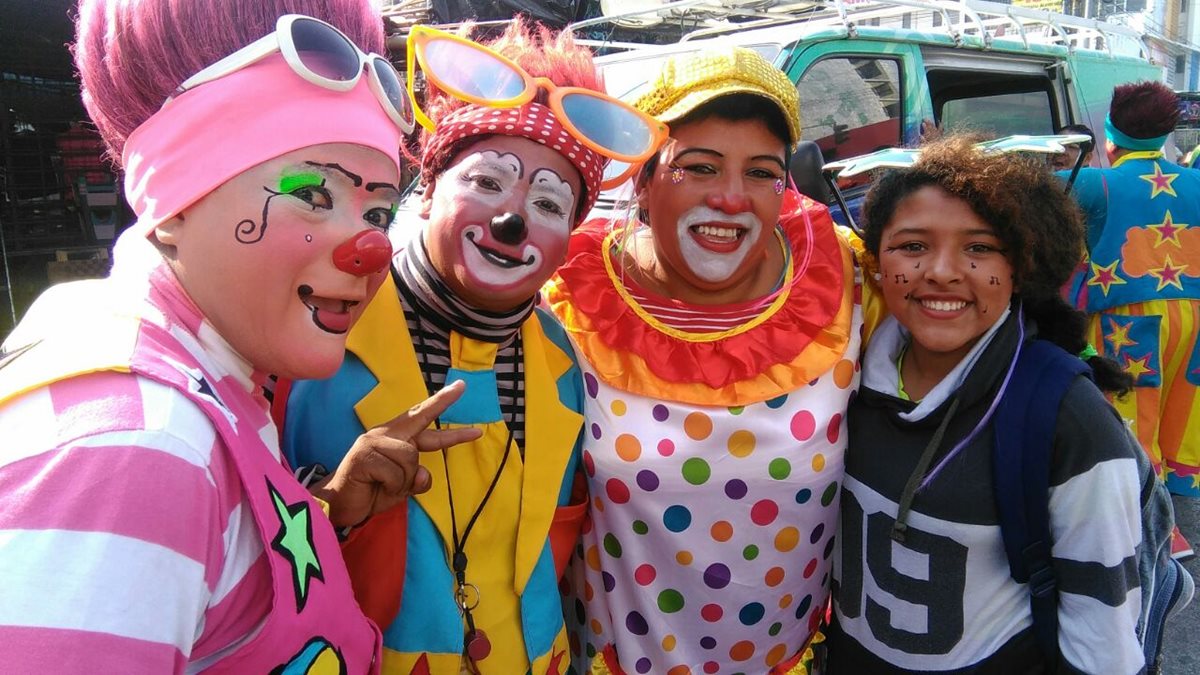 Artistas participan del segundo Congreso Nacional de Payasos, en la zona 1. (Foto Prensa Libre: Estuardo Paredes)