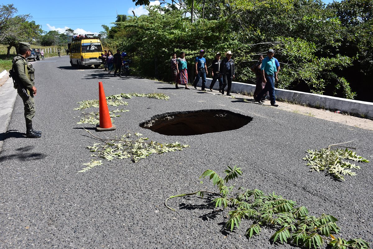 El paso del trasporte pesado y extraurbano será cerrado temporalmente. (Foto Prensa Libre: Mario Morales)