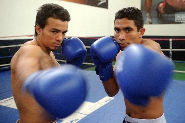 Eddie Valenzuela y Juan Reyes participan en la Serie Mundial. (Foto Prensa Libre: Romeo Ríos)