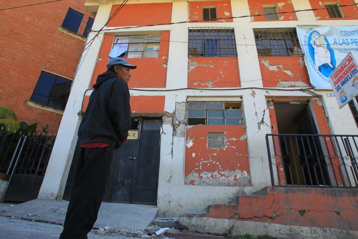 Varios edificios sufrieron daños en San Marcos. (Foto Prensa Libre: Álvaro Interiano)