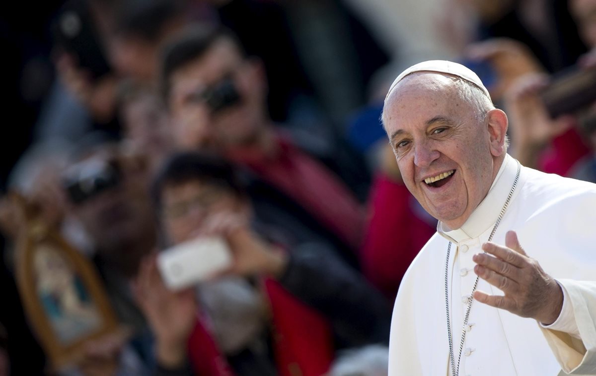 En consonancia con los modernos métodos de evangelización, el Papa Francisco grabó el cd musical “Wake up” (Despierta). (Foto Prensa Libre: EFE).