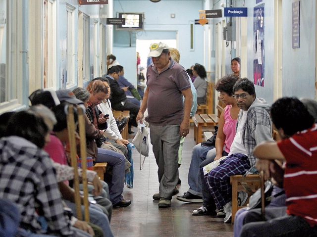 La pandemia agravó los problemas de salud del país porque se enfrentó con un sistema con 40 años de retraso. (Foto Prensa Libre: Hemeroteca PL)