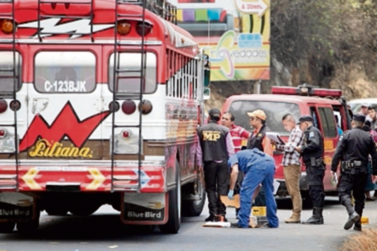 José Javier Canel, piloto de bus de ruta corta, murió en el kilómetro 19.5 de la a ruta a San Pedro Sacatepéquez (Hemeroteca PL)