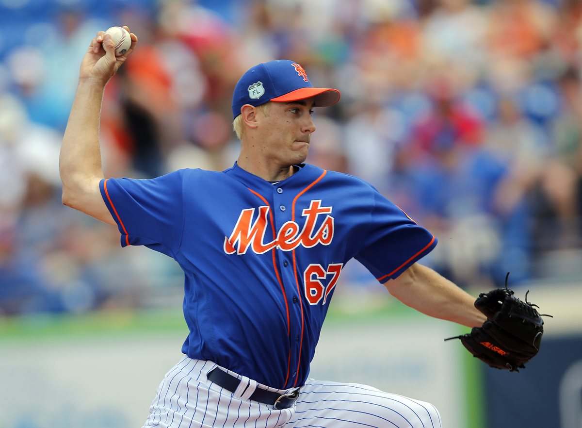 Seth Lugo, pitcher derecho de los Mets de Nueva York, sufrió una ruptura parcial en un ligamento del codo con el que lanza. (Foto Prensa Libre: AP)