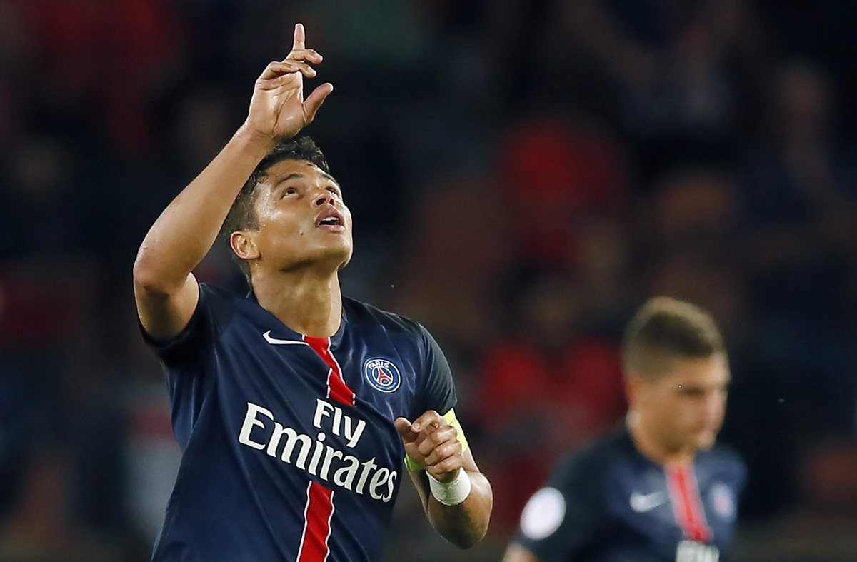 Thiago Silva festeja luego anotar el segundo gol del PSG. (Foto Prensa Libre: EFE)