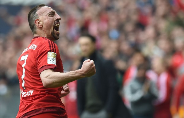 Ribery festeja después de anotar este sábado. (Foto Prensa Libre: AFP)