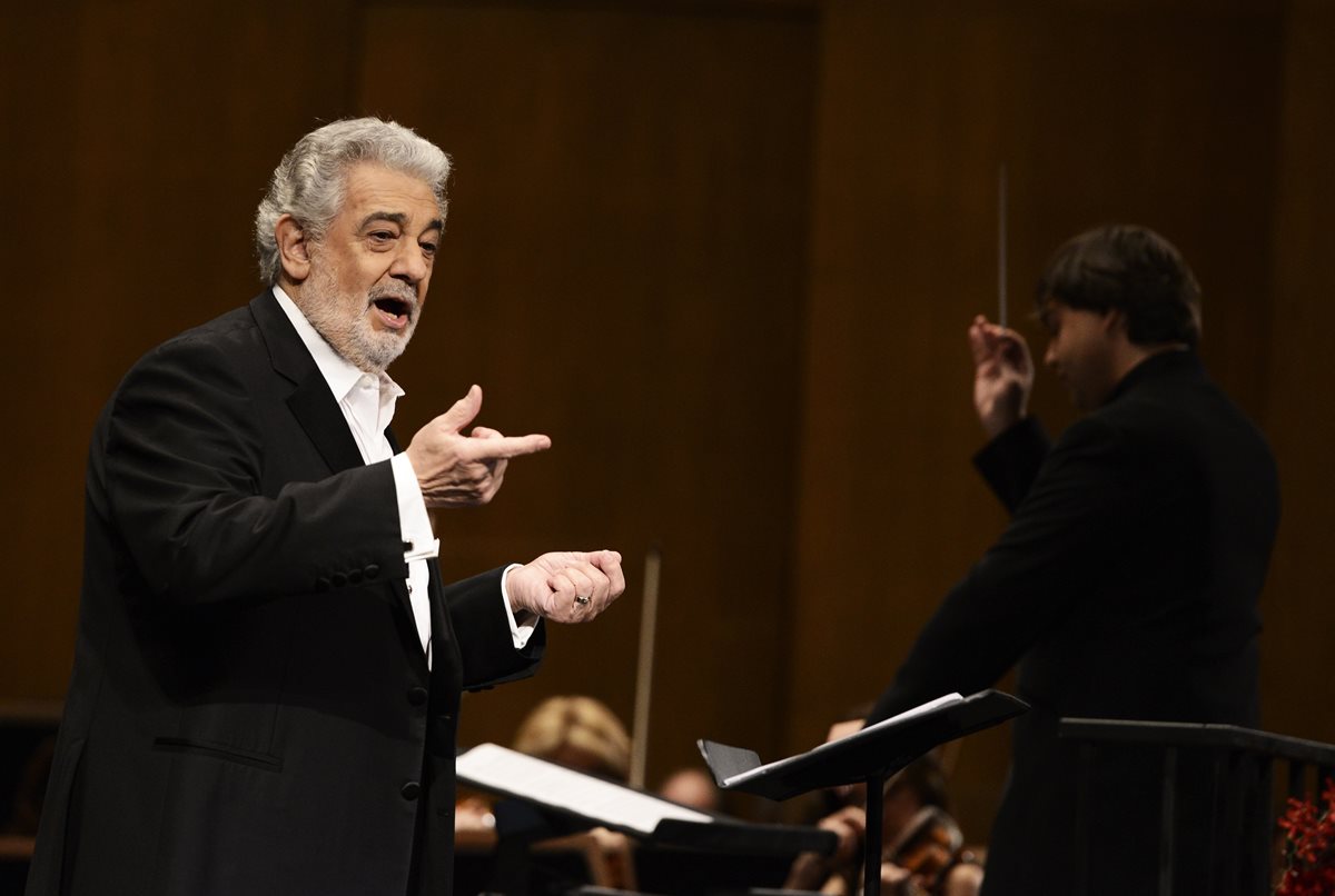 Plácido Domingo durante una presentación en en el Dorothy Chandler Pavilion en Los Ángeles en el 2013. (Foto Prensa Libre: AP)