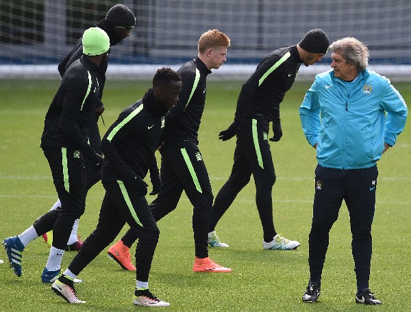 Manuel Pellegrini, técnico del City, tiene confianza en lograr superar al Real Madrid. (Foto Prensa Libre: AFP).