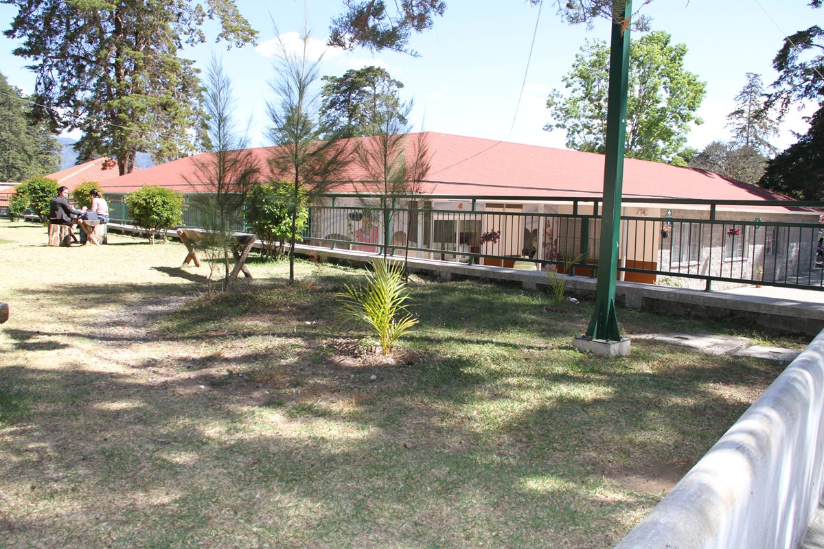 Del complejo donde funciona el hogar se han fugado varias adolescentes, por los malos tratos. (Foto Prensa Libre: Hemeroteca PL)