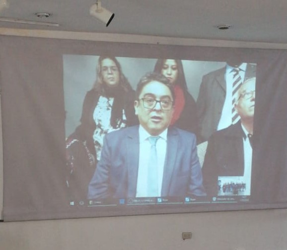 El procurador Jordán Rodas habla por videoconferencia desde Colorado, EE. UU. (Foto Prensa Libre: William Oliva)