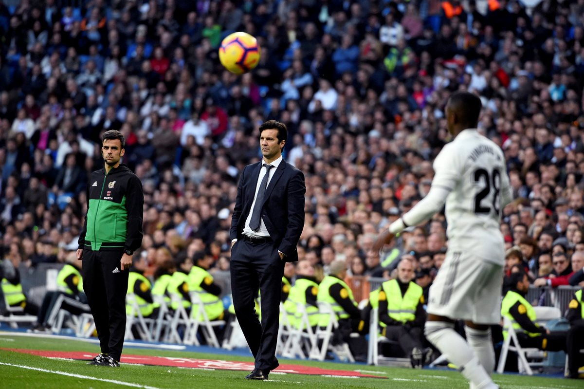 Santiago Solari debutó con una victoria en el Santiago Bernabéu. (Foto Prensa Libre: EFE)