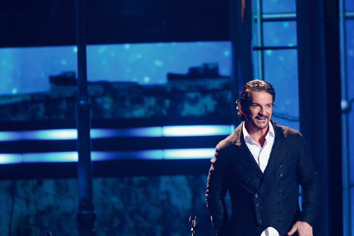 Ricardo Arjona durante su presentación en Premios Lo Nuestro. (Foto Prensa Libre: AFP)