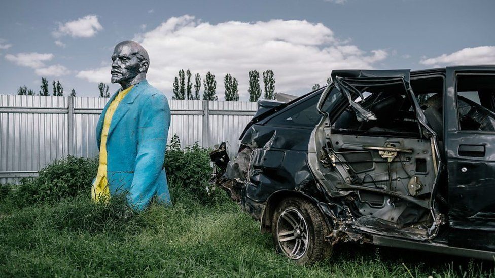 En Ucrania había cientos de estatuas de Vladimir Lenin colocadas en plazas públicas durante la era soviética. NIELS ACKERMANN/LUNDI13/FUEL PUBLISHING