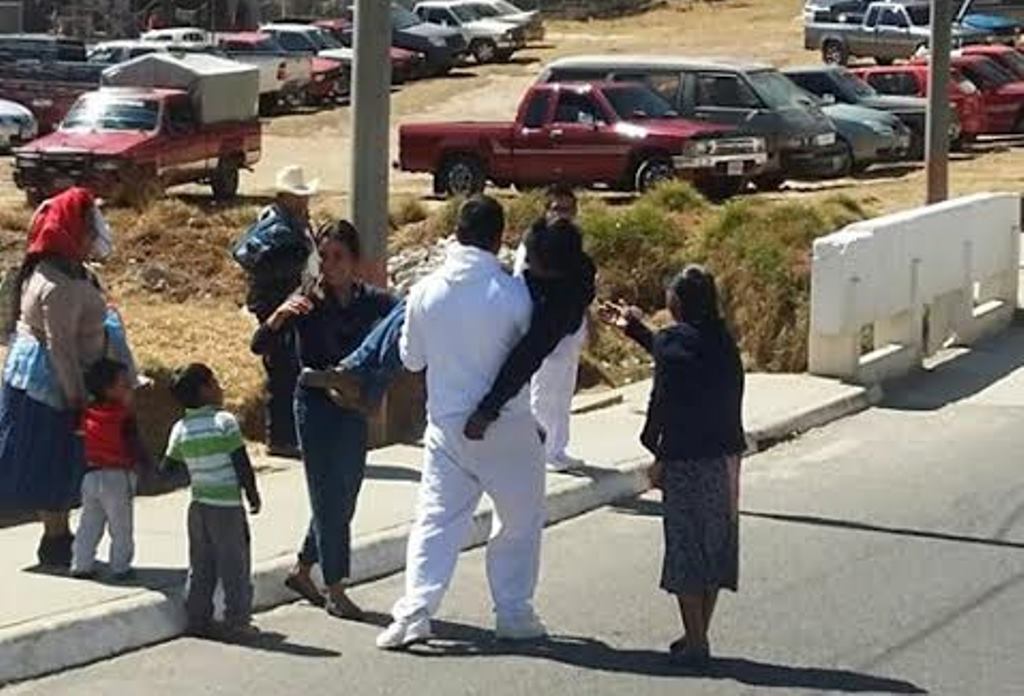 Imagen muestra buena acción de practicante de Medicina. (Foto Prensa Libre: Cortesía).