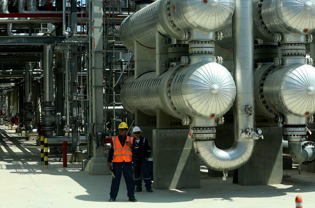 Instalaciones de la refinería de Cartagena. (Foto Prensa Libre: EFE)