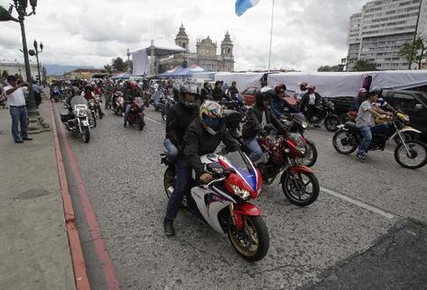 Propietarios de motocicletas deben cambiar sus placas de papel a metálicas. (Foto: Hemeroteca PL)