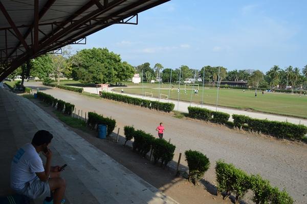 El estadio Óscar Monterroso, de Retalhuleu, será uno de los escenarios  donde se disputarán encuentros del campeonato mundial escolar. (Foto  Prensa Libre: Jorge Tizol)