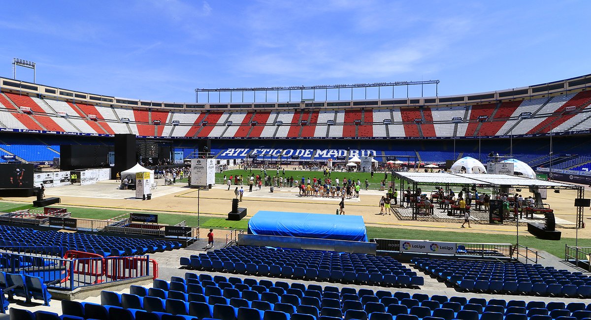 El estadio Vicente Calderón volvió a abrir las puertas a la afición. (Foto Prensa Libre: cortesía Twitter Atlético de Madrid)