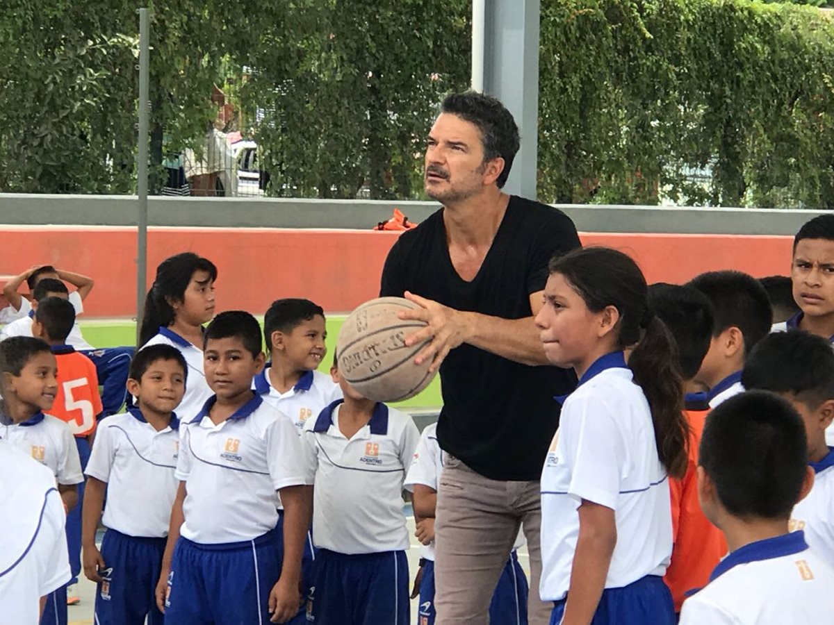 Ricardo Arjona espera contagiar a más personas y empresas a invertir en educación. (Foto Hemeroteca PL)