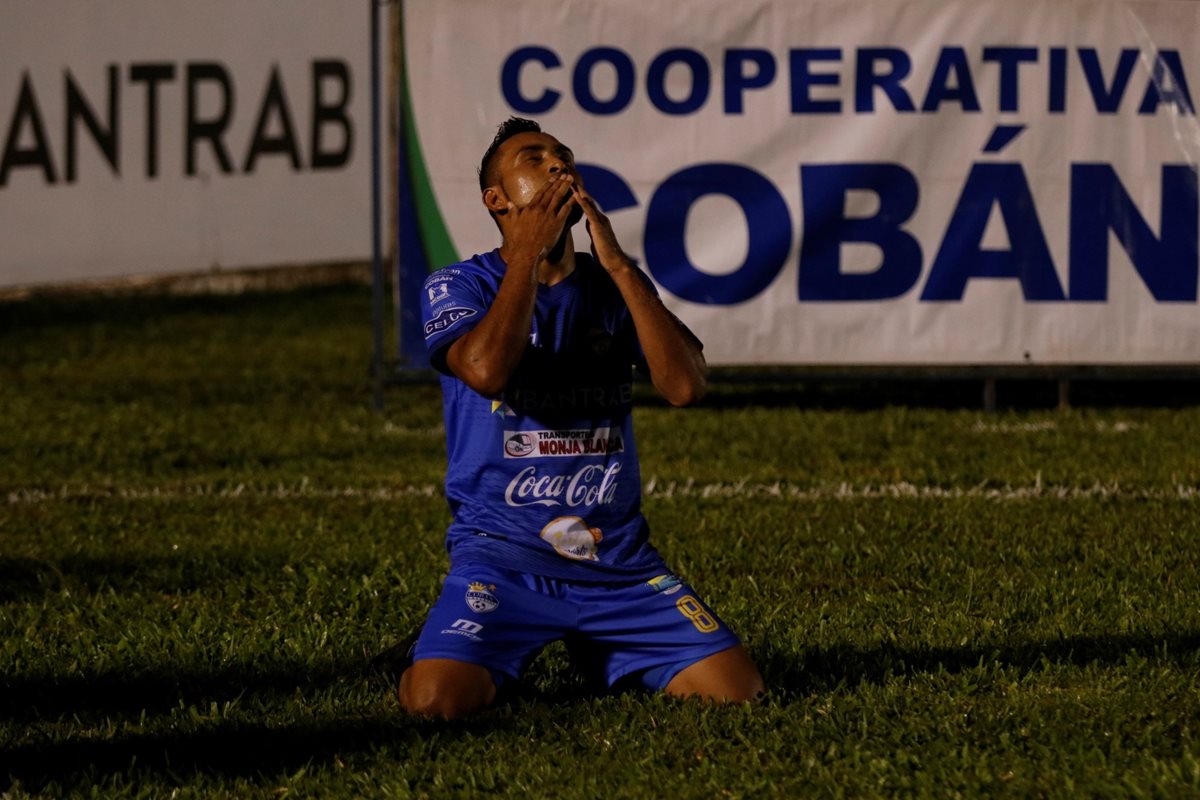 Delfino Álvarez fue letal y evitó que Cobán Fallara en su reducto nuevamente. (Foto Prensa Libre: Eduardo Sam Chun)