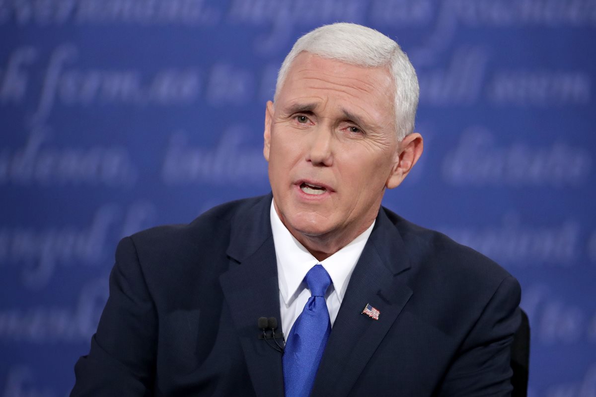 El candidato republicano a la vicepresidencia de EE. UU., Mike Pence, durante el debate del martes último. (Foto Prensa Libre: AFP).