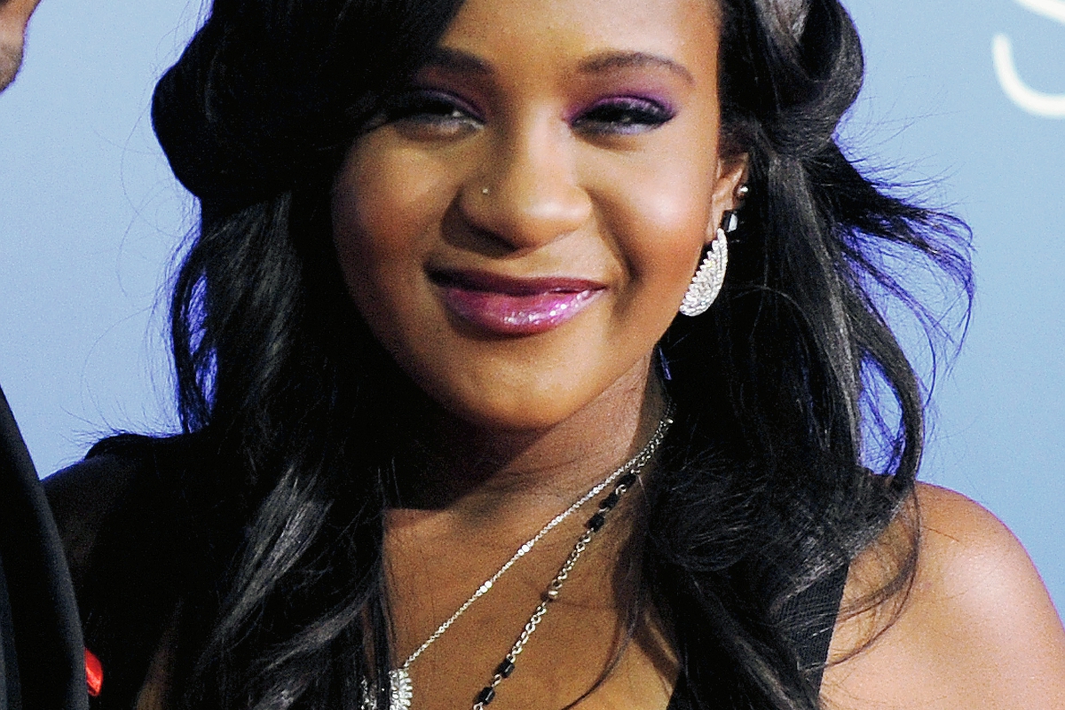 Bobbi Kristina Brown, hija de la cantante Whitney Houston, en una foto de archivo de agosto 2012, en la premier de "chispa" en el teatro chino de Grauman, Los Angeles, Estados Unidos. Fotografía Prensa Libre: AP.