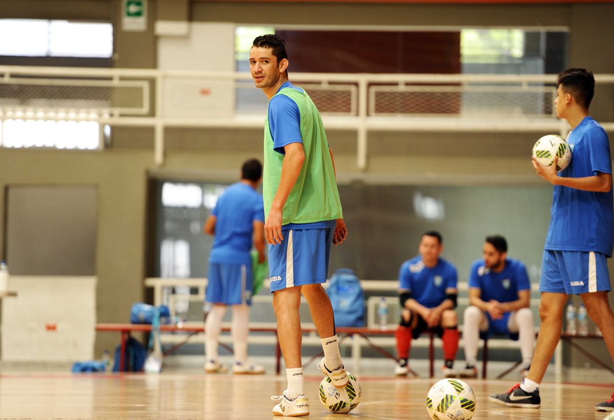 Wálter Enríquez, durante la práctica de la Selección Nacional. (Foto Prensa Libre: Francisco Sánchez)