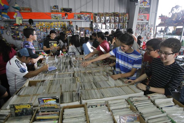 Los stands para adquirir cómics fueron de los más visitados en la XpoComicon Guatemala, en el Parque de la Industria. (Foto Prensa Libre, Paulo Raquec)