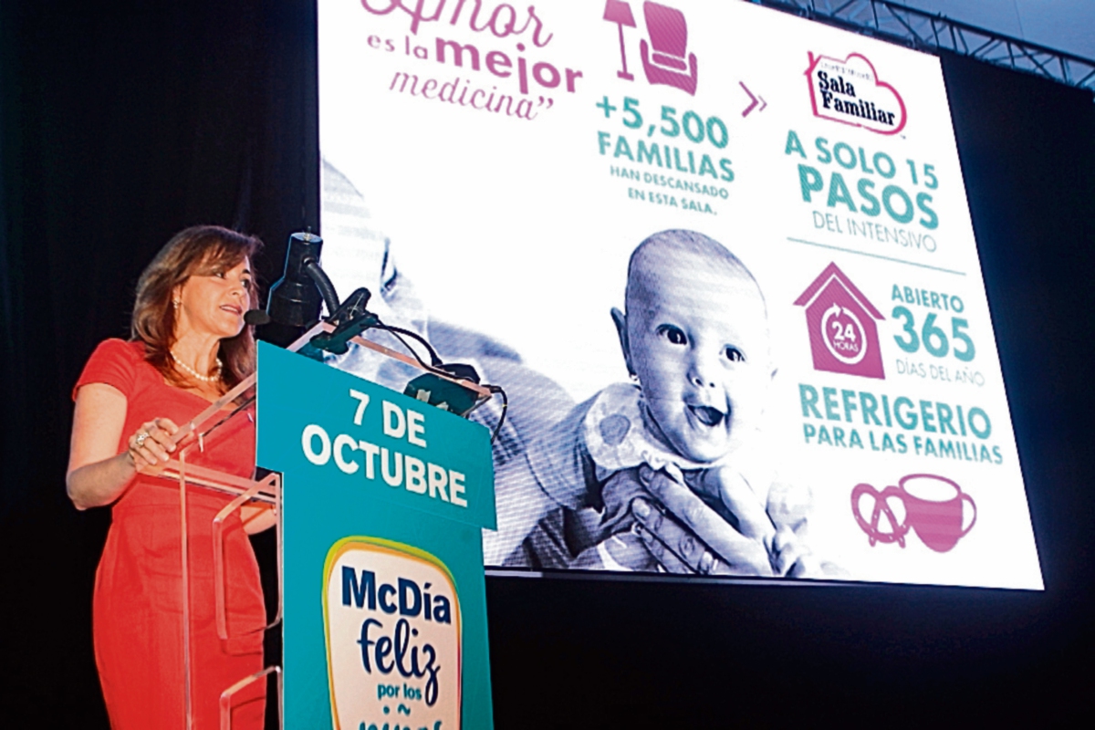 Álvaro Cofiño, presidente de McDonald´s Mesoamérica, da pormenores de la logística del evento.