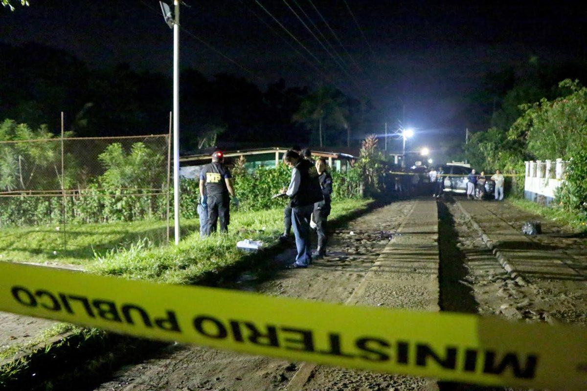 Lugar donde murió de forma violenta Jonathan Alfonso López, en Nuevo San Carlos. (Foto Prensa Libre: Rolando Miranda).