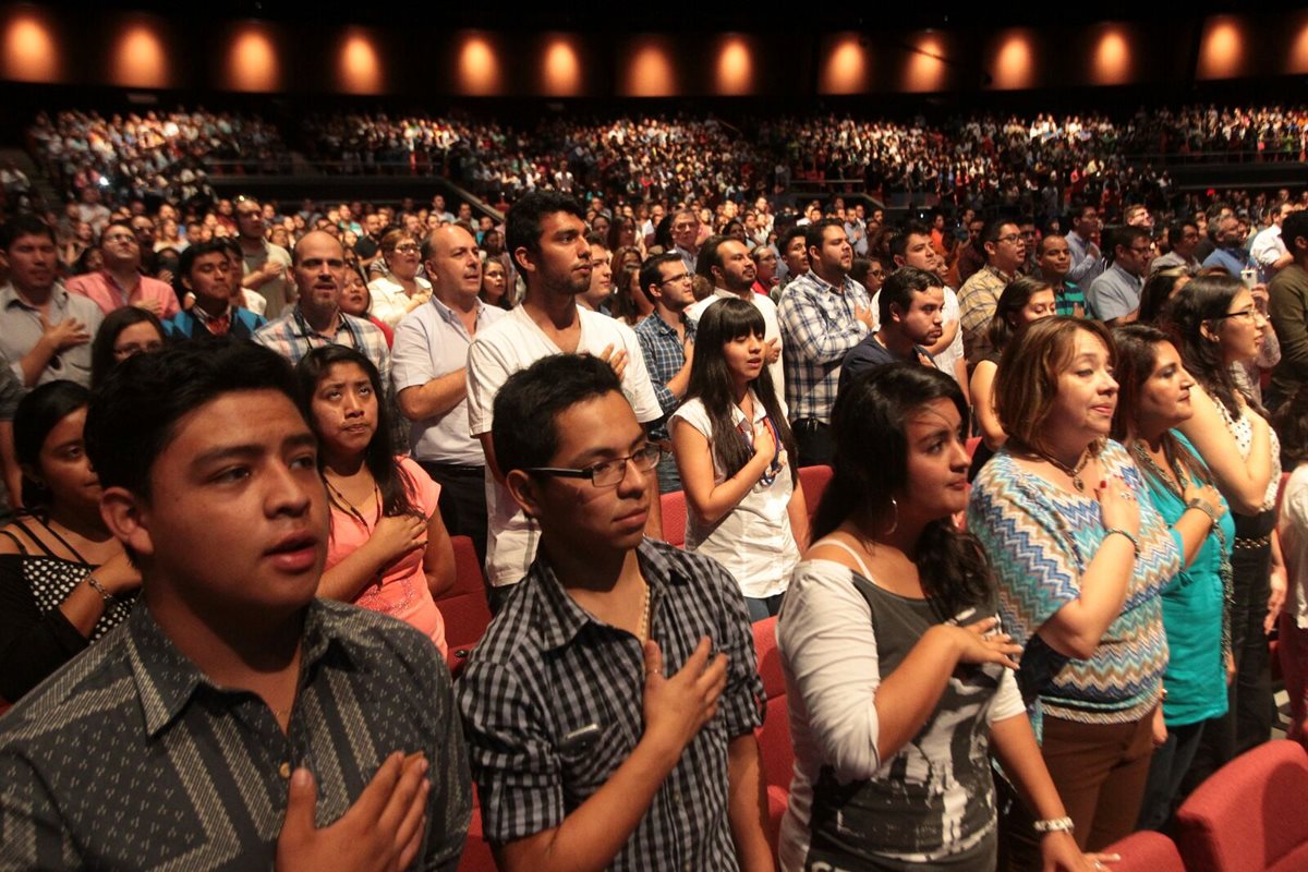 Nueve mil guatemaltecos voluntarios fueron juramentados este sábado como miembros de juntas receptoras de votos. (Foto Prensa Libre: Álvaro Interiano)