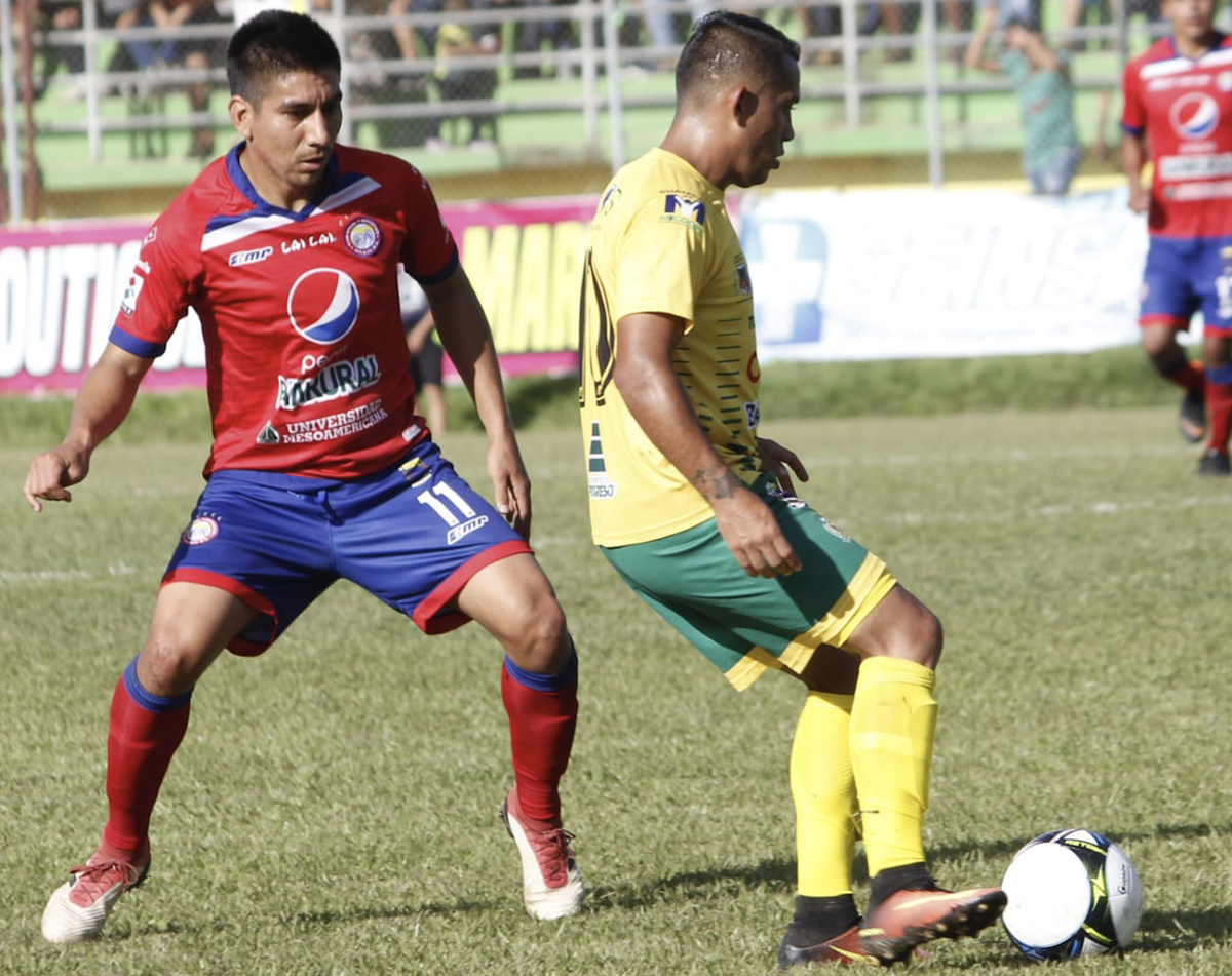 El partido entre Xela y Petapa fue muy cerrado y ninguno de los dos equipos pudo marcar. (Foto Prensa Libre: Xelajú MC)