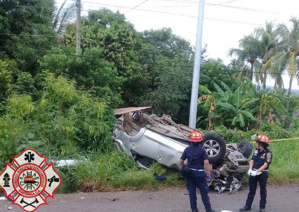 Elementos de Bomberos Municipales Departamentales asisten a víctimas (Foto por: @CBMDEPTAL)