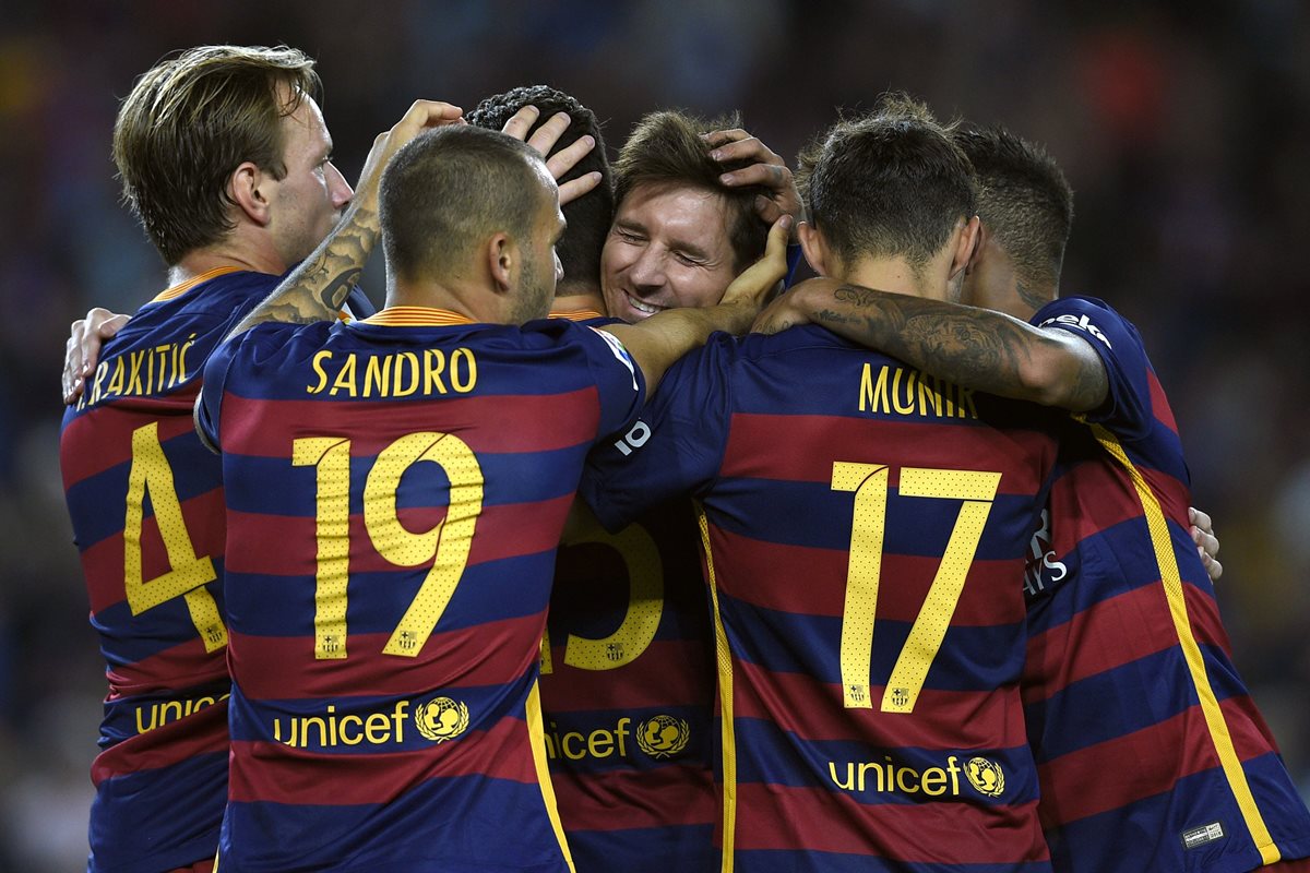 Los jugadores del Barcelona no podrán disputar la Liga Española en caso de aprobarse la independencia de Cataluna. (Foto Prensa Libre: AFP)