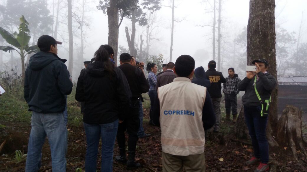 Fuerzas de seguridad coordinan desalojo en la finca Santa Inés, Santa Cruz Verapaz, Alta Verapaz. (Foto Prensa Libre: PNC)