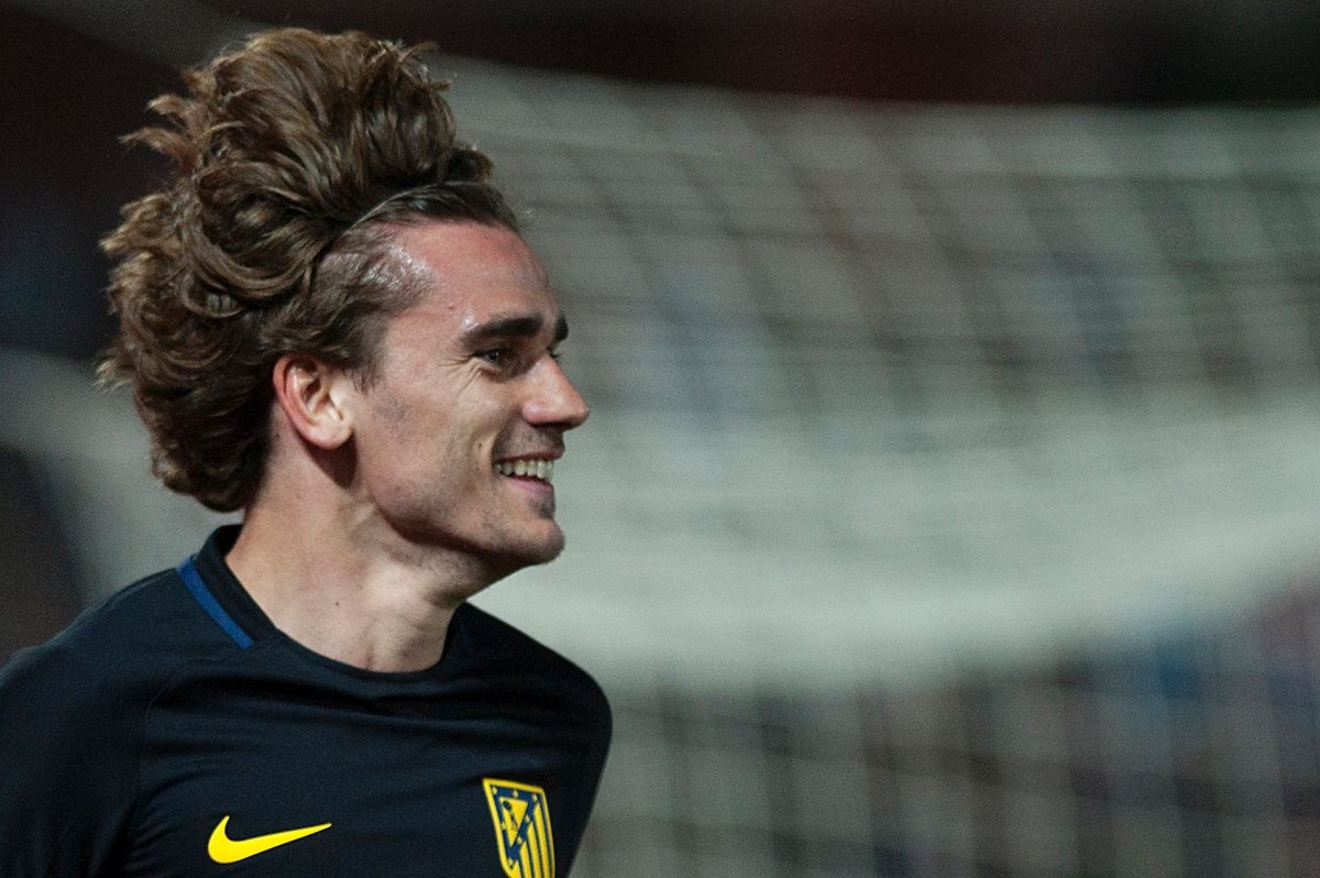 Griezmann festeja después del gol de la victoria para el Atlético de Madrid. (Foto Prensa Libre: AFP)