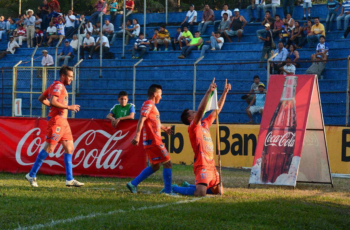 Los mazatecos mantienen la punta del torneo con el triunfo de este sábado. (Foto Prensa Libre: Omar Méndez)