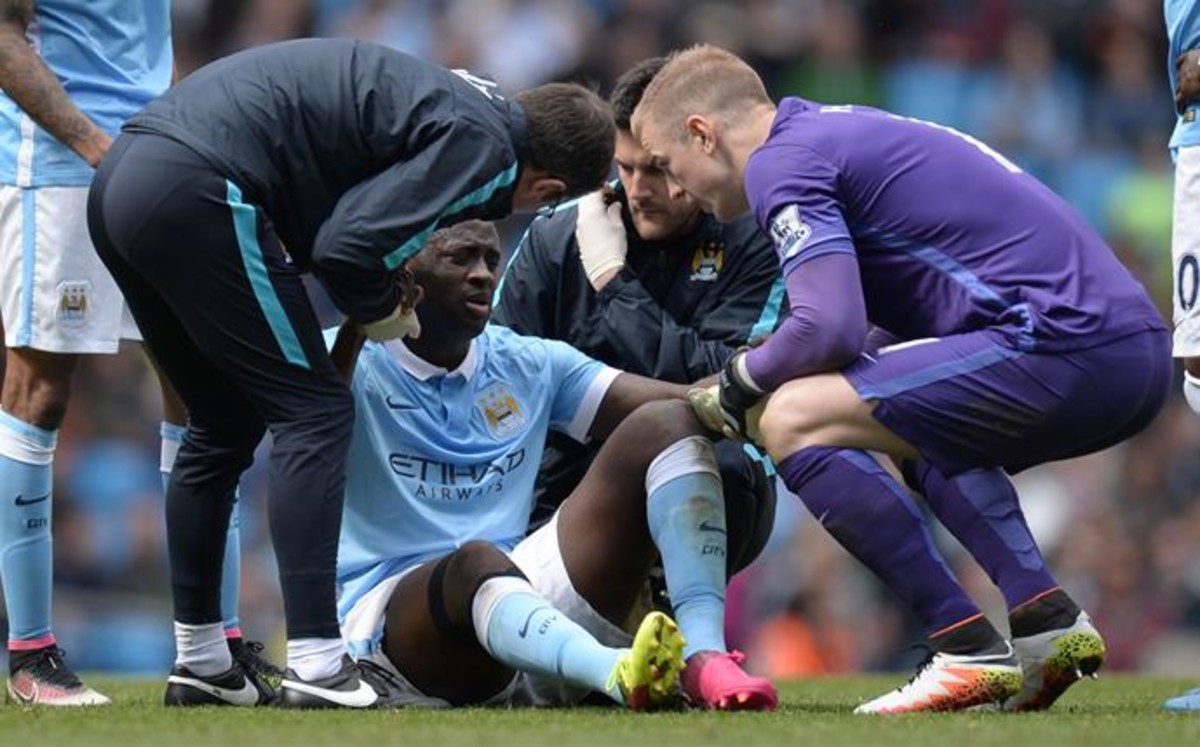 Yayá Touré se lesionó en la goleada del Manchester City 4-0 sobre el Stoke City en la Liga Premier Inglesa. (Foto Prensa Libre: Hemeroteca)