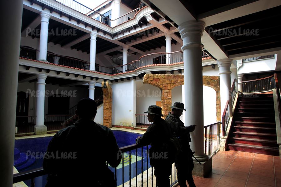 Interior de una mansión localizada en la finca El Triunfo, Morales, Izabal. (Foto Prensa Libre: Hemeroteca PL).