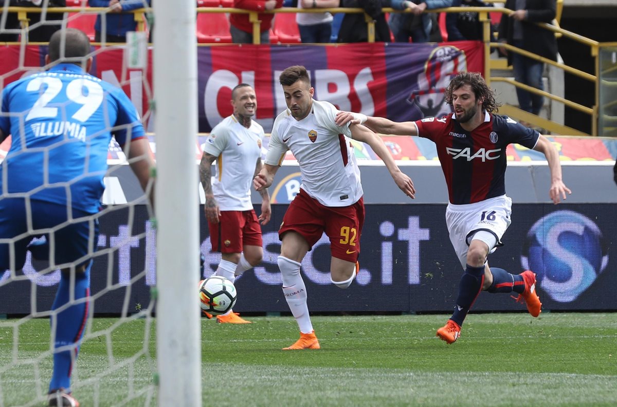 Stephan El Shaarawy durante el encuentro del fin de semana entre el Bolonia FC y el AS Roma, que terminó empatado 1-1. (Foto Prensa Libre: EFE)