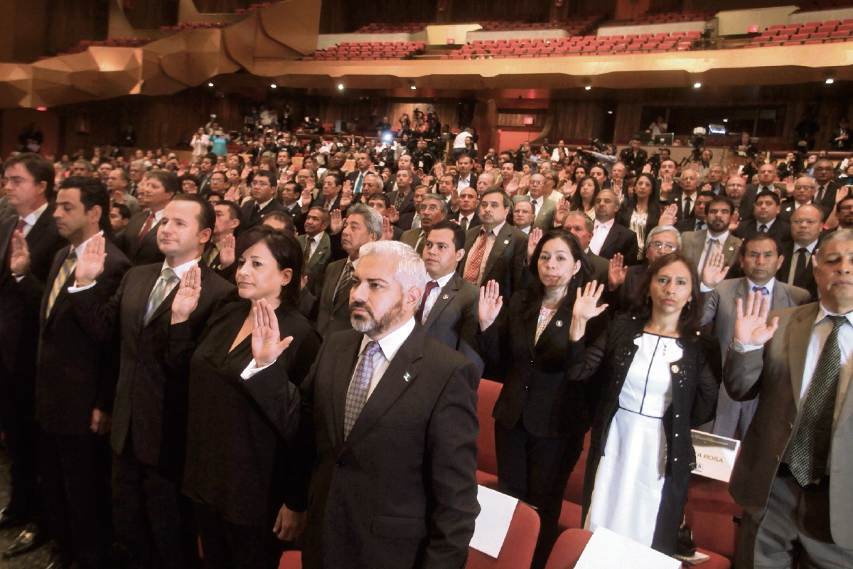 EL PLENO de magistrados del TSE presidió el acto de convocatoria a elecciones generales para el 6 de septiembre próximo.