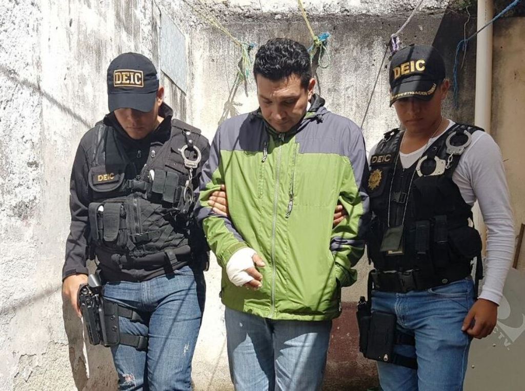 Wilder Elí Flores fue capturado en la zona 5 por distribuir pornografía infantil en EE.UU. (Foto Prensa Libre: Estuardo Paredes)