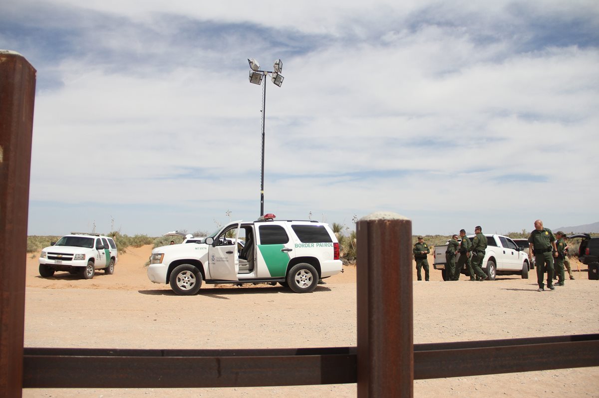 Efectivos de la Agencia de Aduanas y Protección Fronteriza de EE. UU. en Santa Teresa, estado de Nuevo México, en los EE. UU.(AFP).