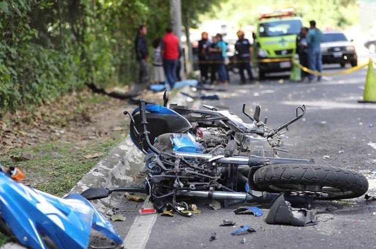 Motocicleta en la que se transportaba Edgar Daniel Muñoz Paiz. (Foto Prensa Libre: Érick Ávila).