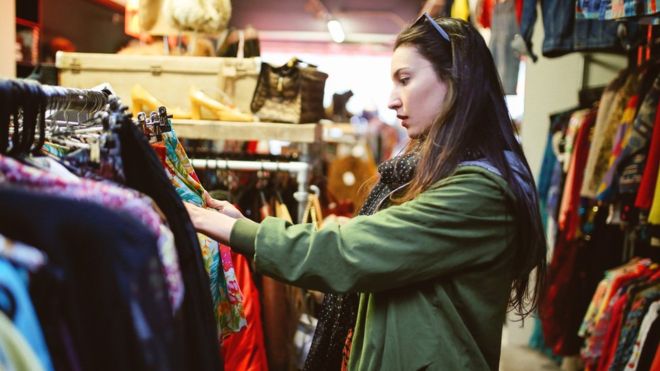 ¿Acabará el alquiler de ropa imponiéndose a la compra en el mundo de la moda? (GETTY IMAGES).