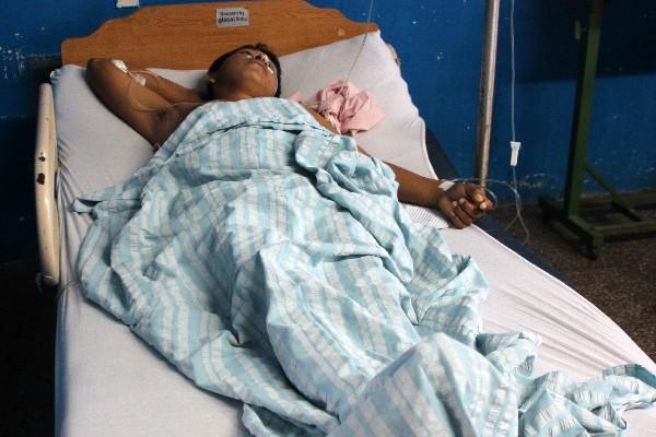 Uno de los cuatro heridos, en el hospital.