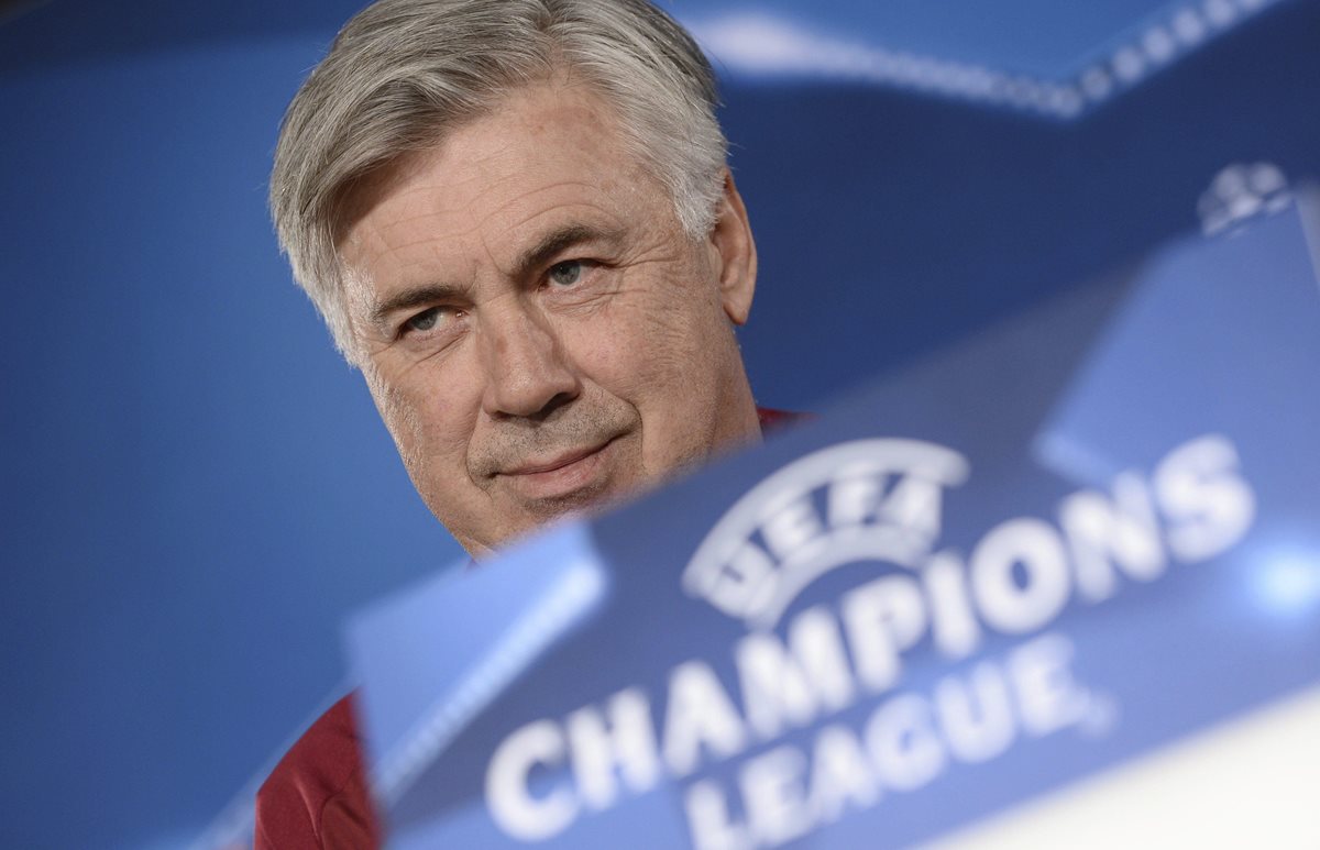 Carlo Ancelotti lució cauto durante la conferencia de prensa previa al duelo contra el Atlético de Madrid. (Foto Prensa Libre: EFE).