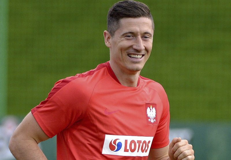 Lewandowski es uno de los delanteros más codiciados del mercado del futbol. (Foto Prensa Libre: EFE)