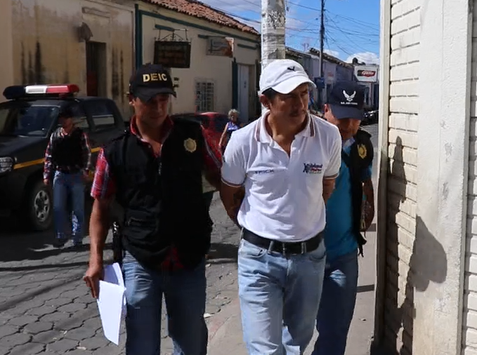 El maestro Erick Randolfo Felipe López fue capturado por supuestamente haber violado a una estudiante de 13 años. (Foto Prensa Libre: Hugo Oliva)